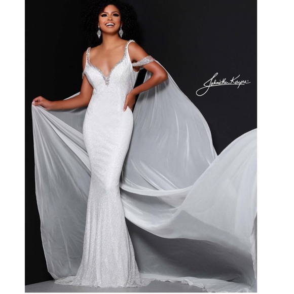 Johnathan Kayne Dresses & Skirts - White Johnathan Kayne Gown